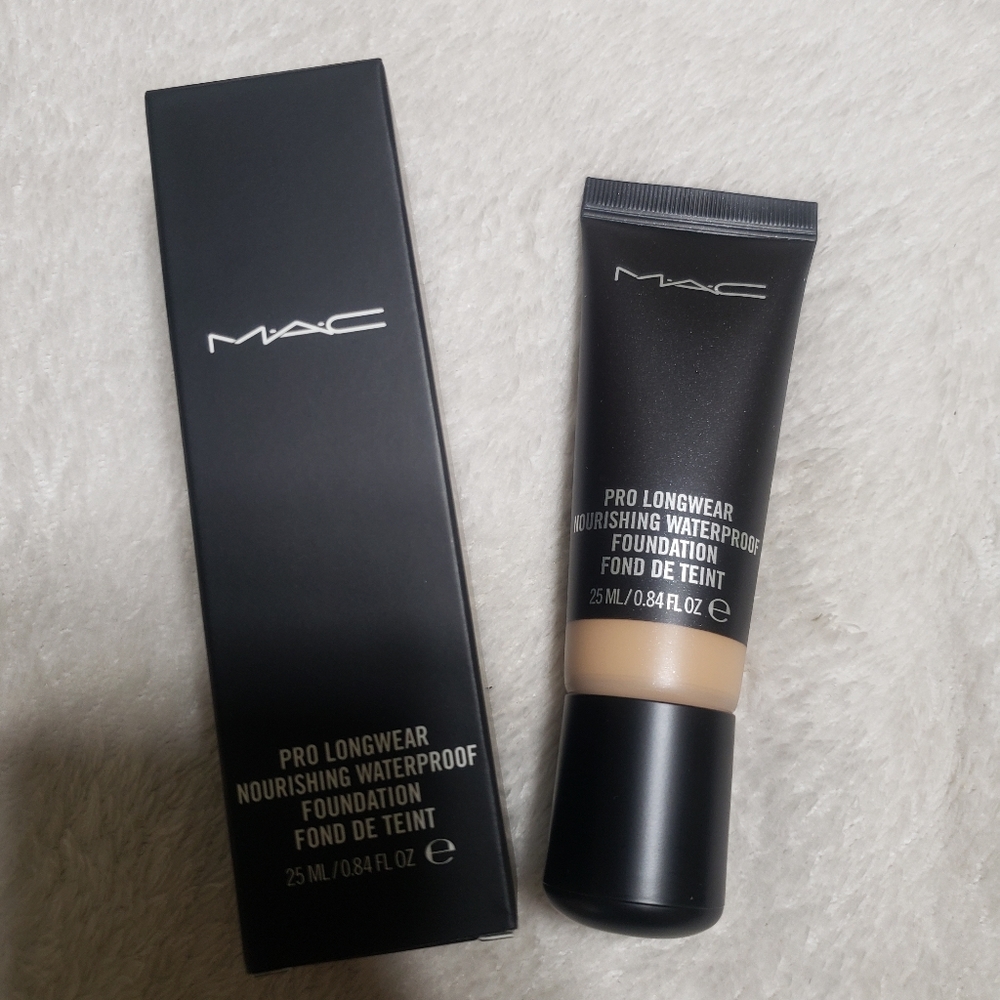 MAC Pro Longwear Foundation NC35